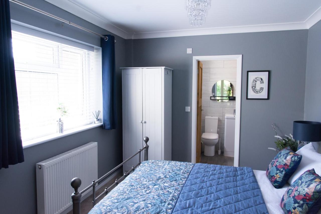 Luxury Self Catering With Cosy Cabin & Sauna In Colchester Exterior foto